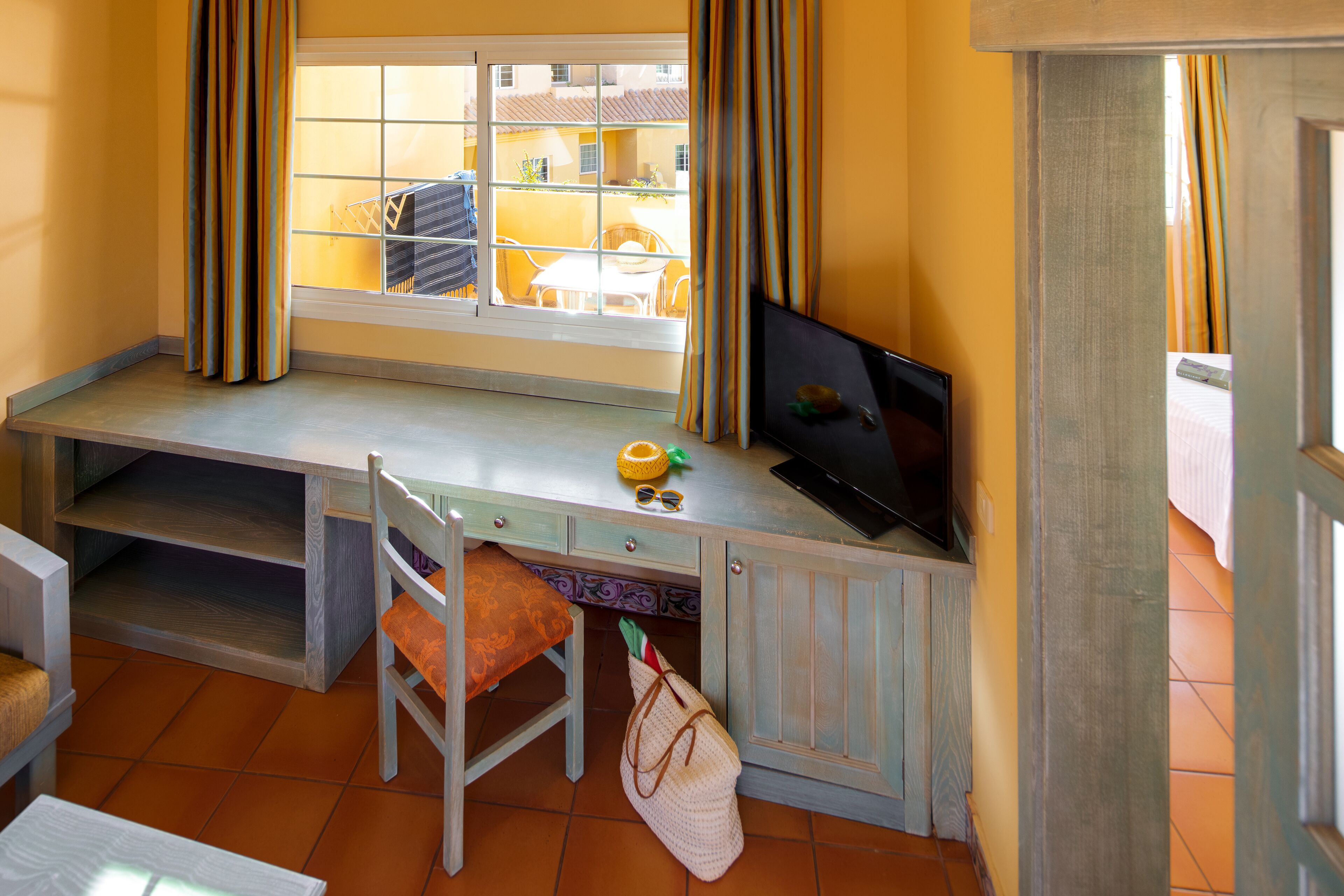 1 bedroom, in-room safe, desk, blackout curtains