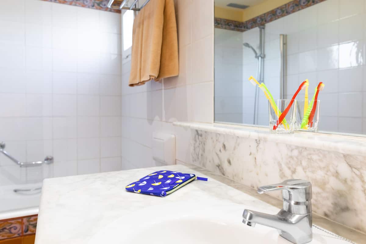 bathtub, free toiletries, hair dryer, towels