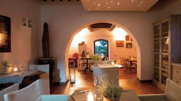 Serveert lunch en diner