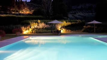Outdoor pool, pool umbrellas, sun loungers