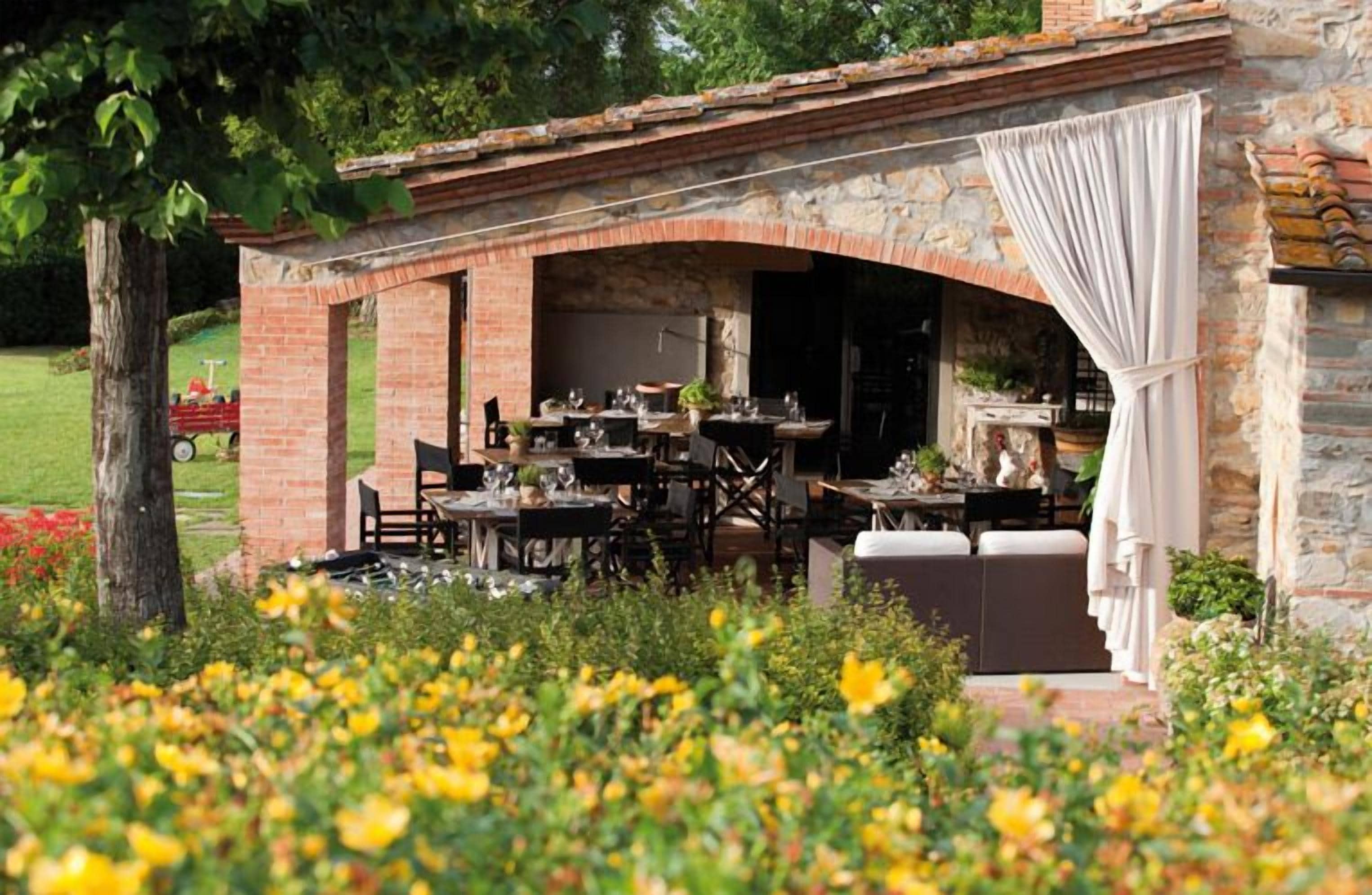 供应午餐和晚餐