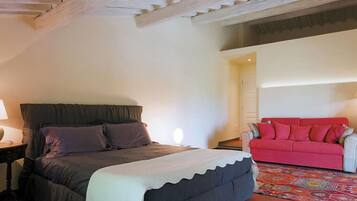 Suite | Sengetøy av topp kvalitet, minibar, skrivebord og lydisolert