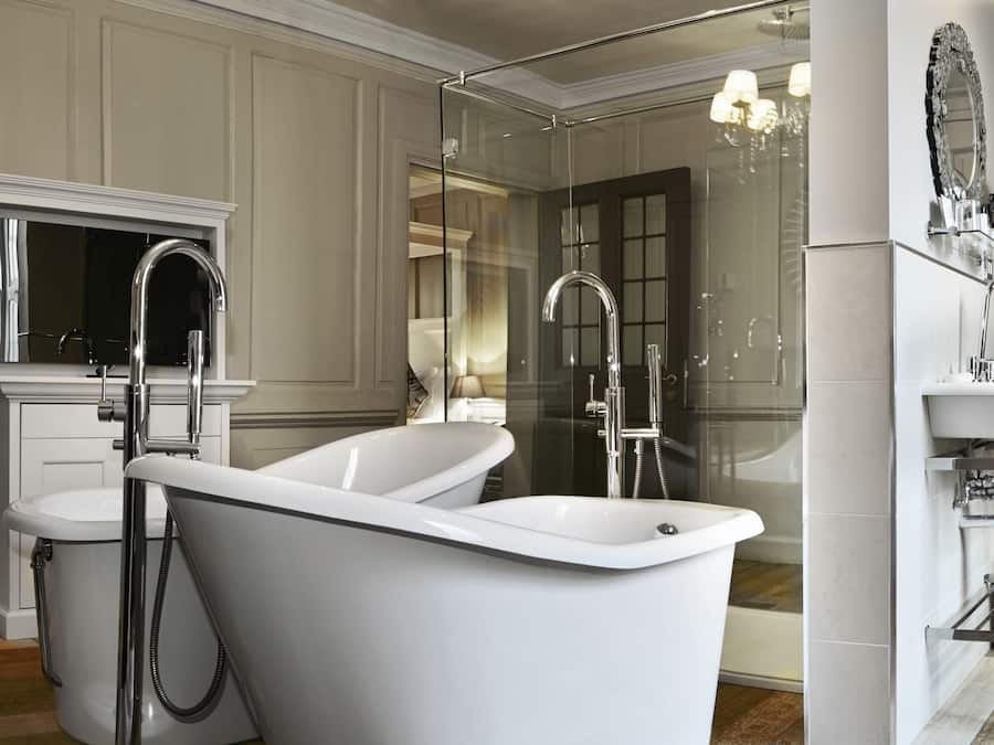 Premier Suite | Deep soaking bathtub