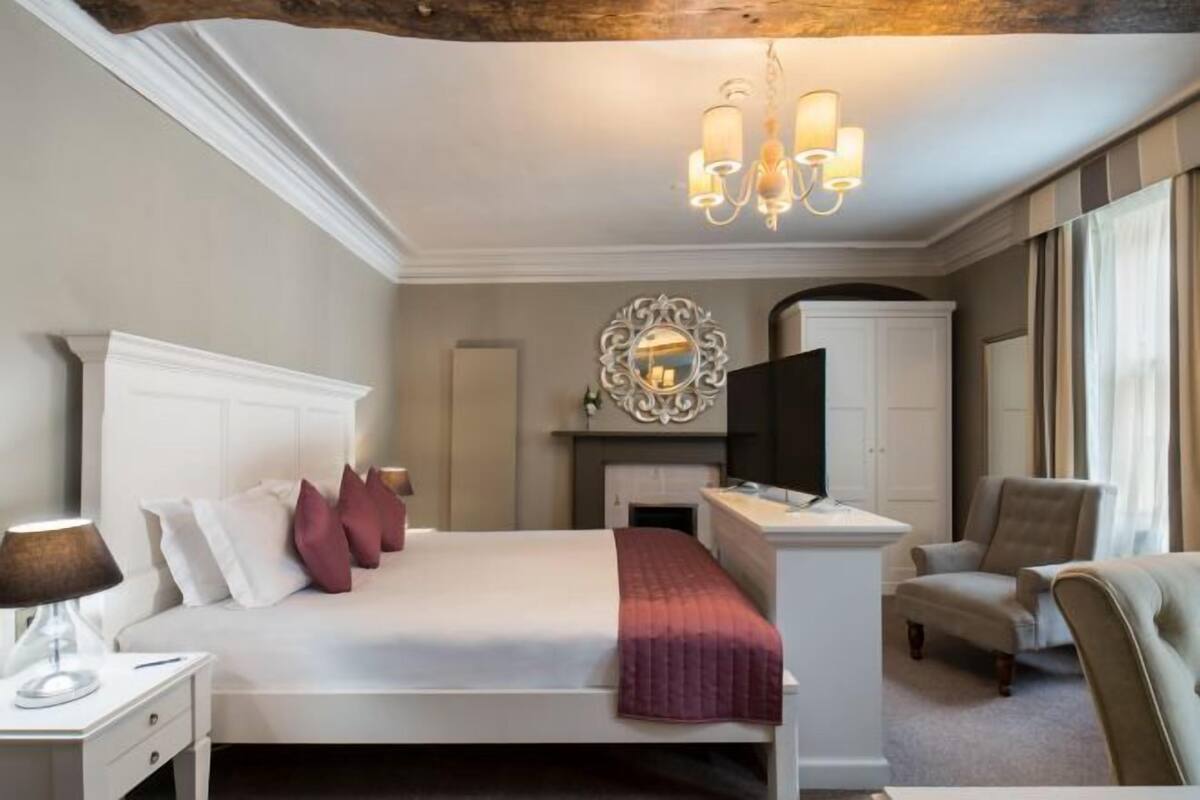 In-room safe, individually decorated, individually furnished, desk