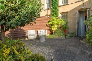 Suite – premier | Safe på rommet, individuelt dekorert, individuelt innredet og skrivebord