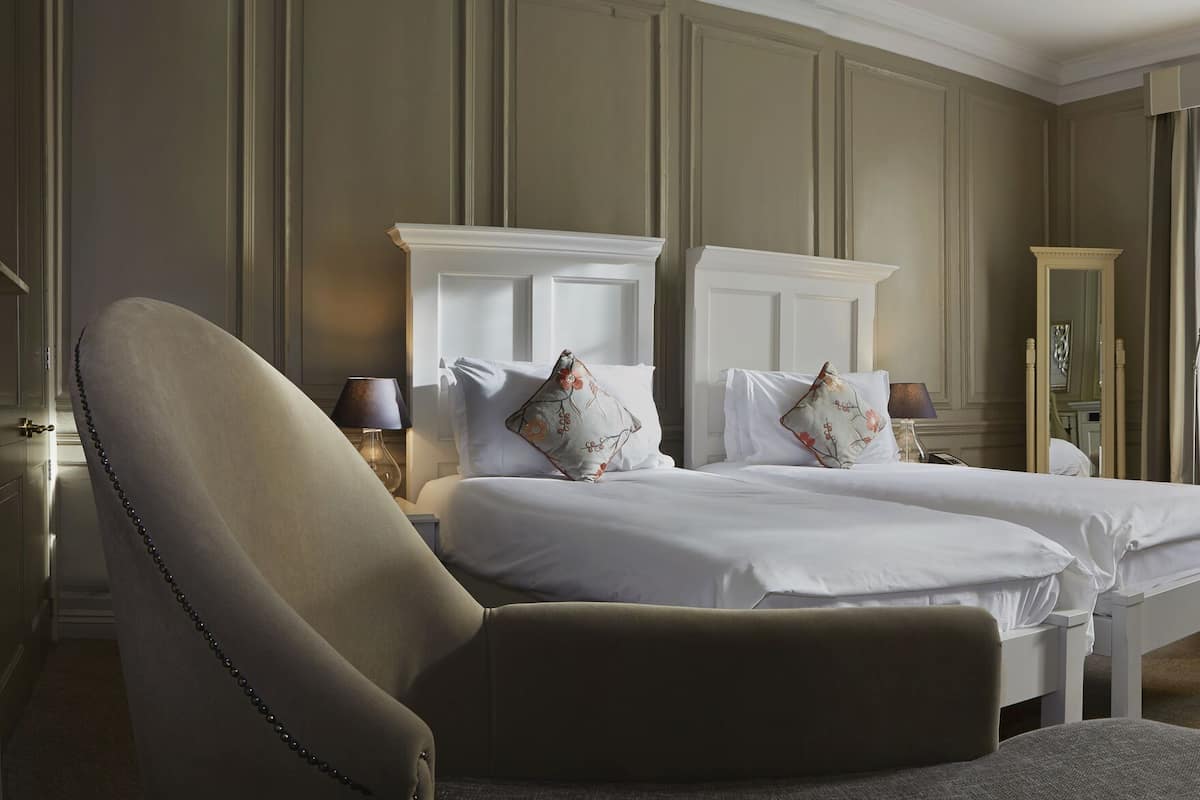 superior twin room | in-room safe, individually decorated, individually furnished, desk