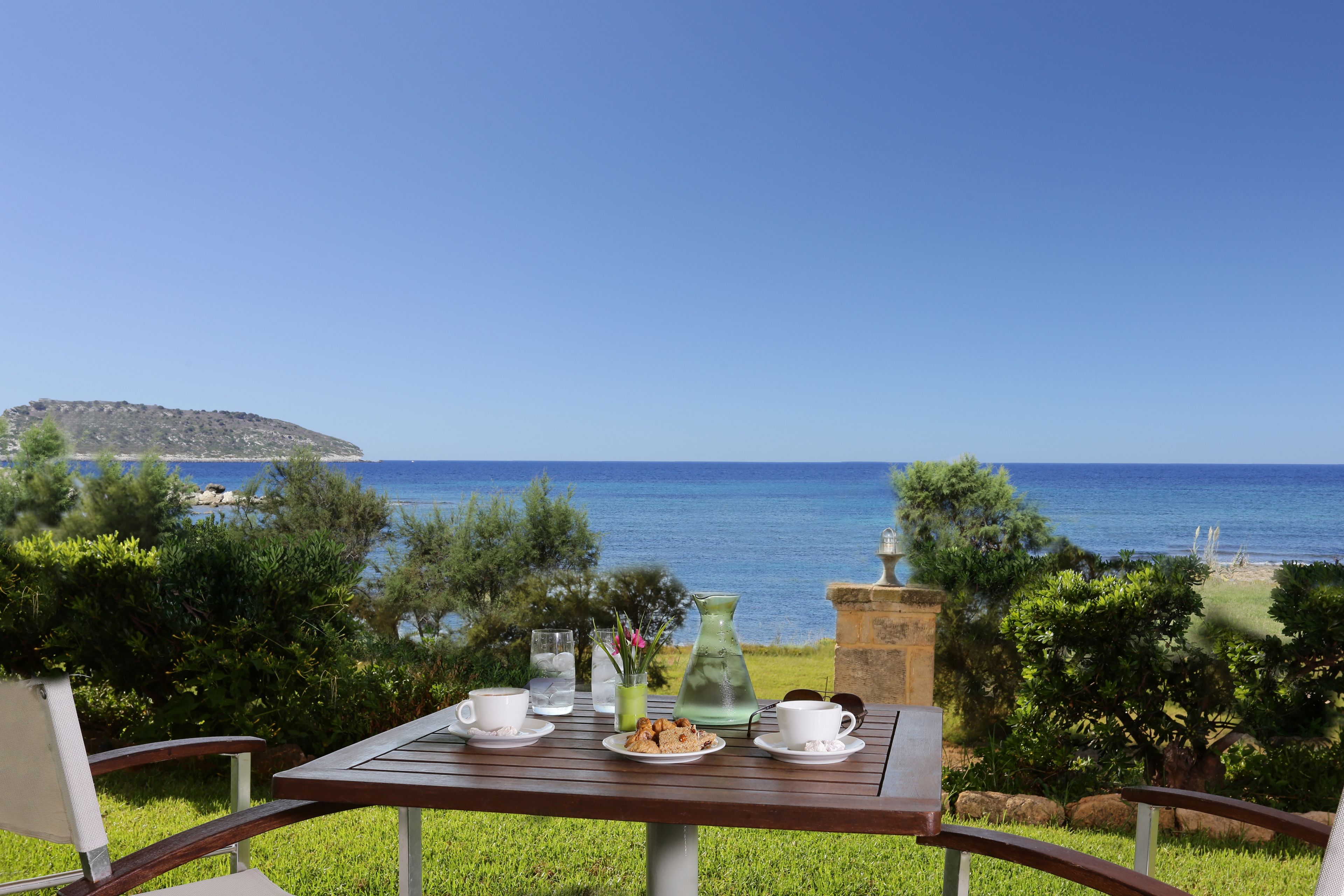 Daily buffet breakfast (EUR 9 per person)