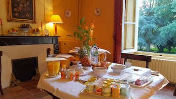 Daily buffet breakfast (EUR 14 per person)