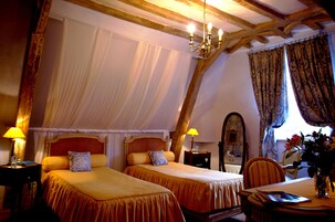 Chambre Supérieure avec lits jumeaux | Literie de qualité supérieure, bureau, chambres insonorisées