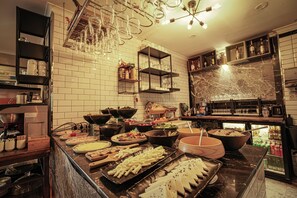 Free daily buffet breakfast - Bon Hotel Hagia Sophia (Istanbul)