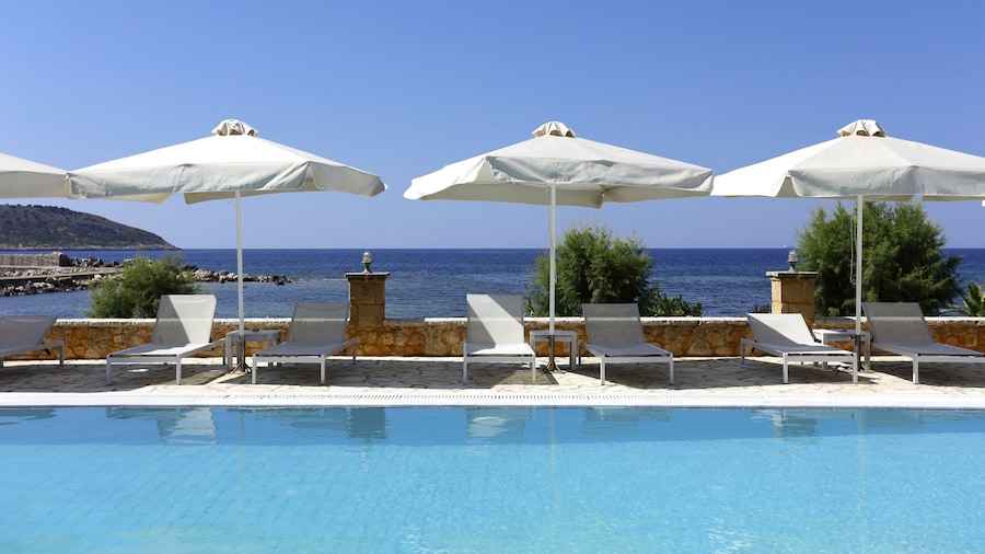 Artina Hotel