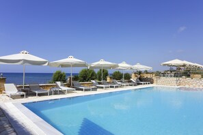 Seasonal outdoor pool - Artina Hotel (Trifylia)