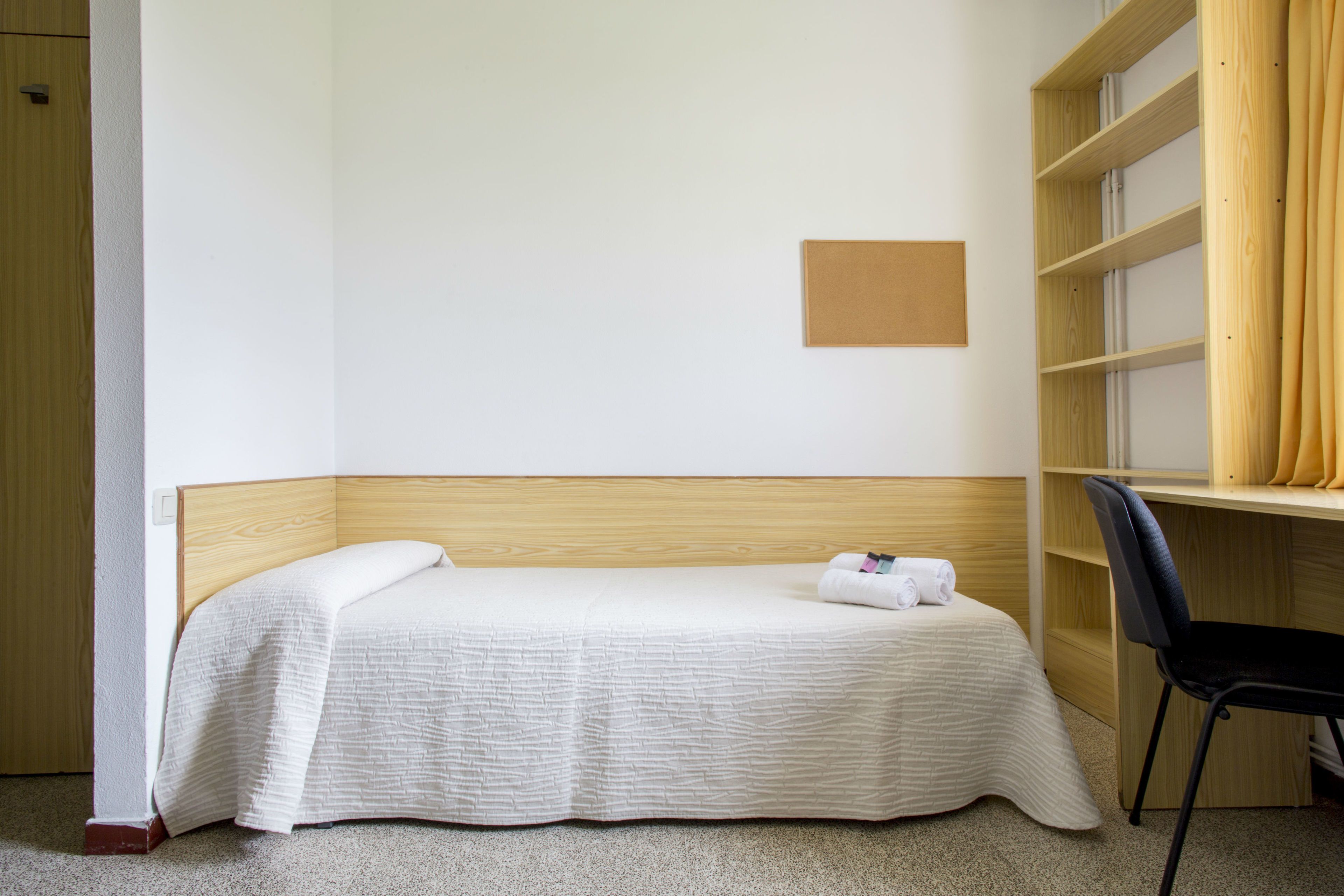 premium bedding, desk, rollaway beds, free wifi