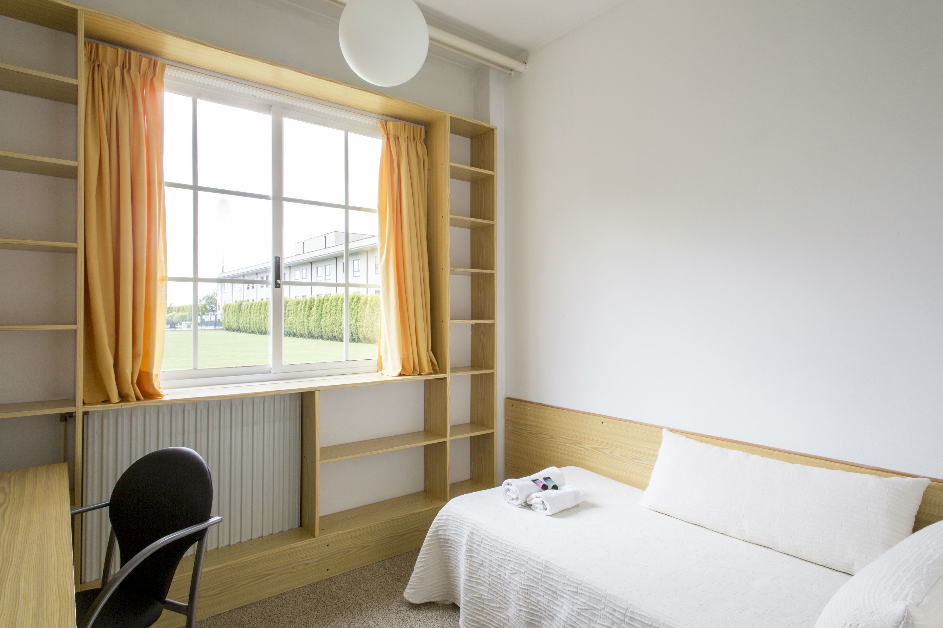 single room | premium bedding, desk, rollaway beds, free wifi