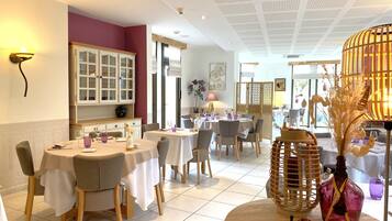 Lunch, dinner served; French cuisine, alfresco dining