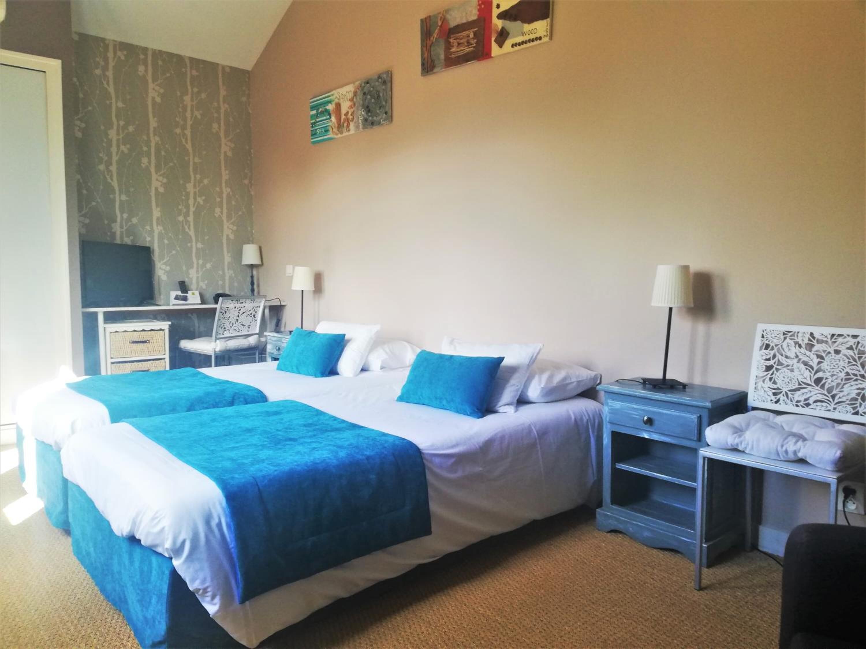 standard twin room | premium bedding, pillow-top beds, desk, soundproofing