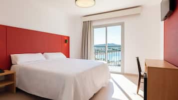 Habitació doble Comfort, 1 llit de matrimoni, vistes al mar | Roba de llit hipoal·lergògena i caixa forta a l'habitació