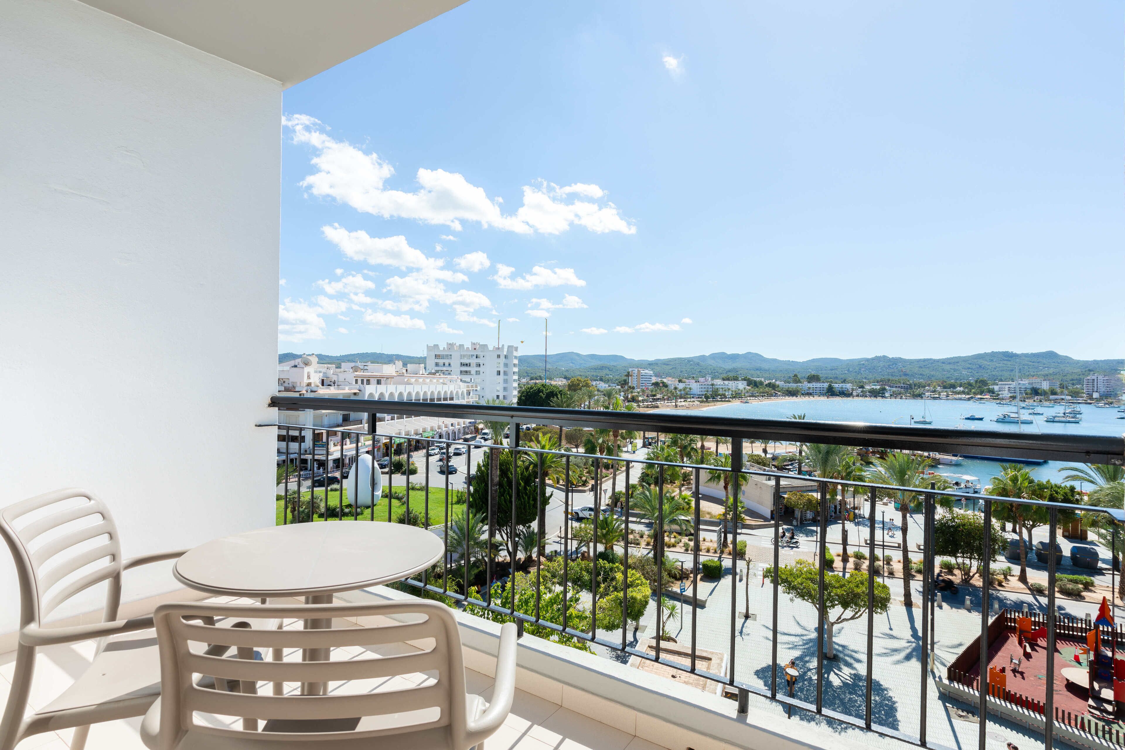 Standard tvåbäddsrum - 2 enkelsängar - havsutsikt | Terrass/Patio