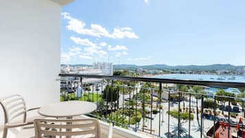 Standard tvåbäddsrum - 2 enkelsängar - havsutsikt | Terrass/Patio