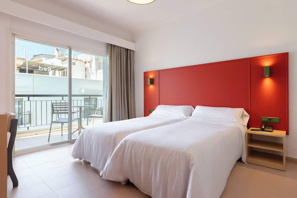 Habitación estándar con 2 camas individuales, 2 camas individuales | Ropa de cama hipoalergénica, caja fuerte, decoración individual