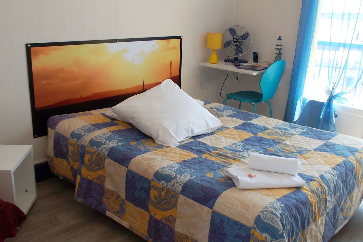 Doppelzimmer, 1 Doppelbett, Nichtraucher, Strandblick | Schreibtisch, Bügeleisen/Bügelbrett, kostenlose Babybetten