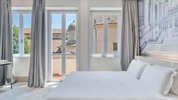 Copriletto in piuma, una cassaforte in camera, una scrivania