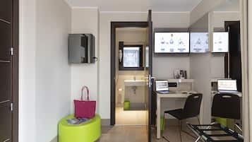 Daunenbettdecken, Zimmersafe, Schreibtisch