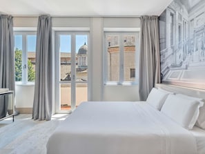 Habitación doble superior, para no fumadores | Edredón, caja de seguridad en la habitación y escritorio