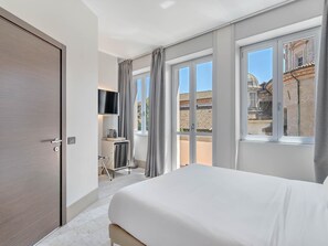 Couette en duvet d'oie, coffres-forts dans les chambres, bureau