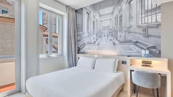 Superior tweepersoonskamer, niet-roken | Donzen dekbedden, een kluis op de kamer, een bureau, een laptopwerkplek