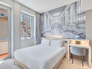 Superior Double Room, Non Smoking | Down duvets, in-room safe, desk, laptop workspace