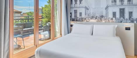 Down comforters, in-room safe, desk, laptop workspace