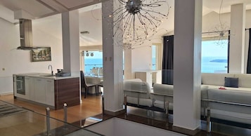 Deluxe Penthouse, 3 Bedrooms, Sea View | Living area