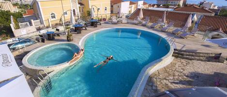 2 piscinas externas, guarda-sóis, espreguiçadeiras