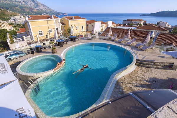 2 outdoor pools, pool umbrellas, sun loungers