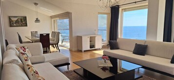 Ático Deluxe, 3 habitaciones, vistas al mar | Zona de estar