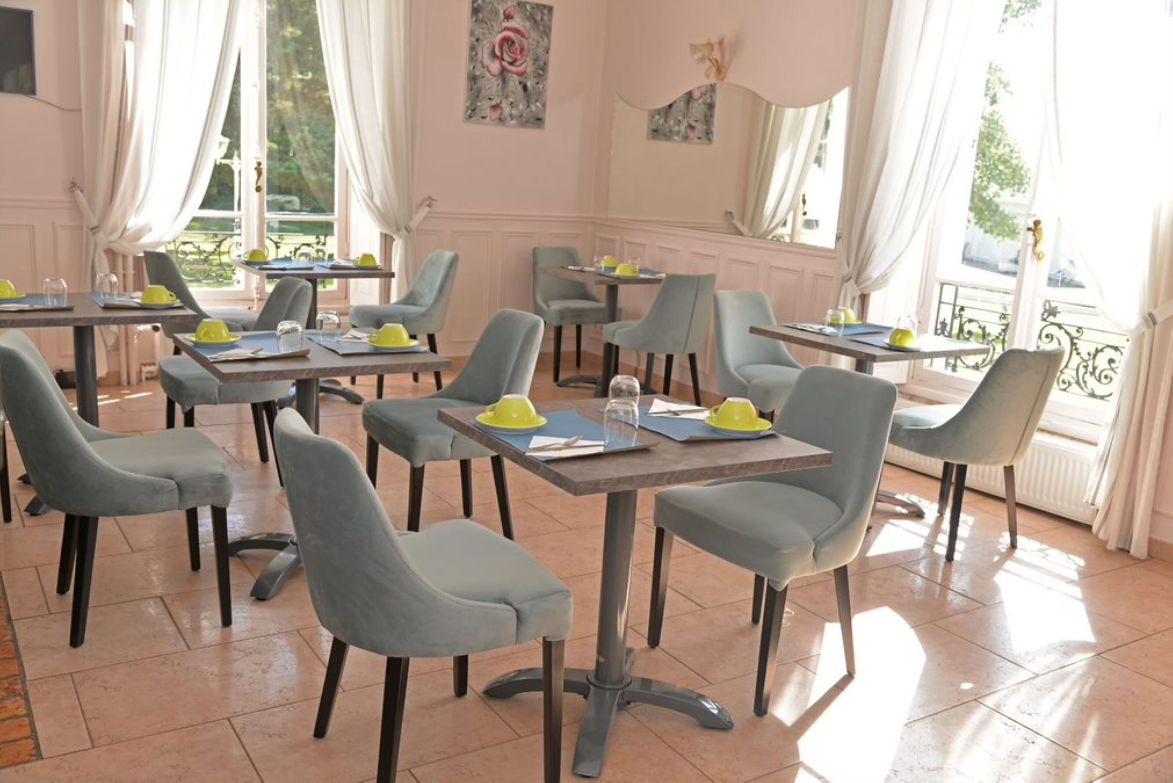 Dagelijks continentaal ontbijt (EUR 15 per persoon)