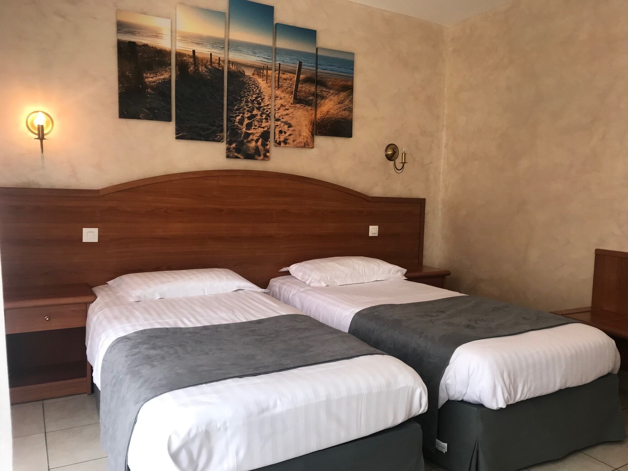 standard twin room, garden view | desk, soundproofing, rollaway beds