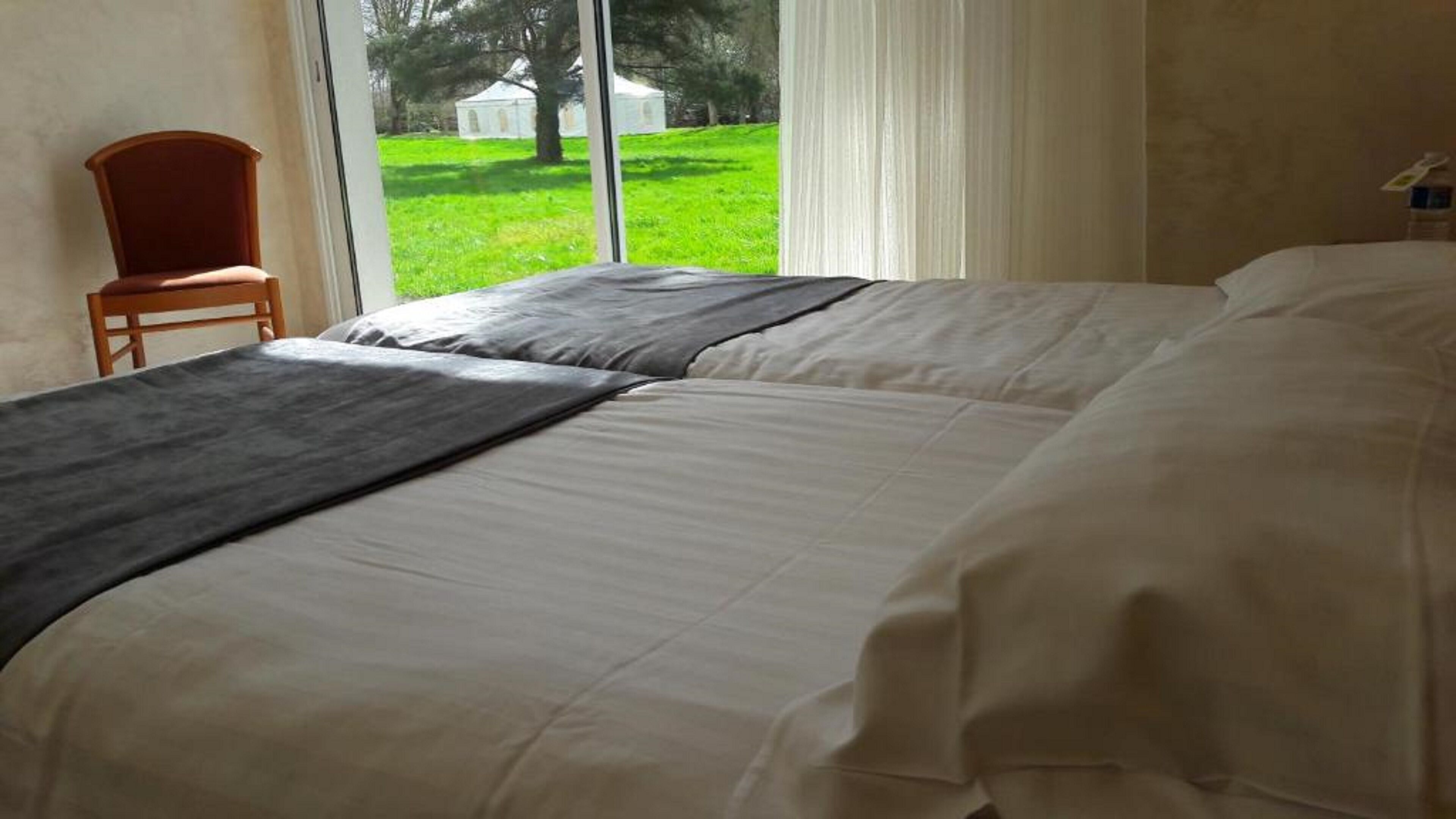 standard twin room, garden view | desk, soundproofing, rollaway beds