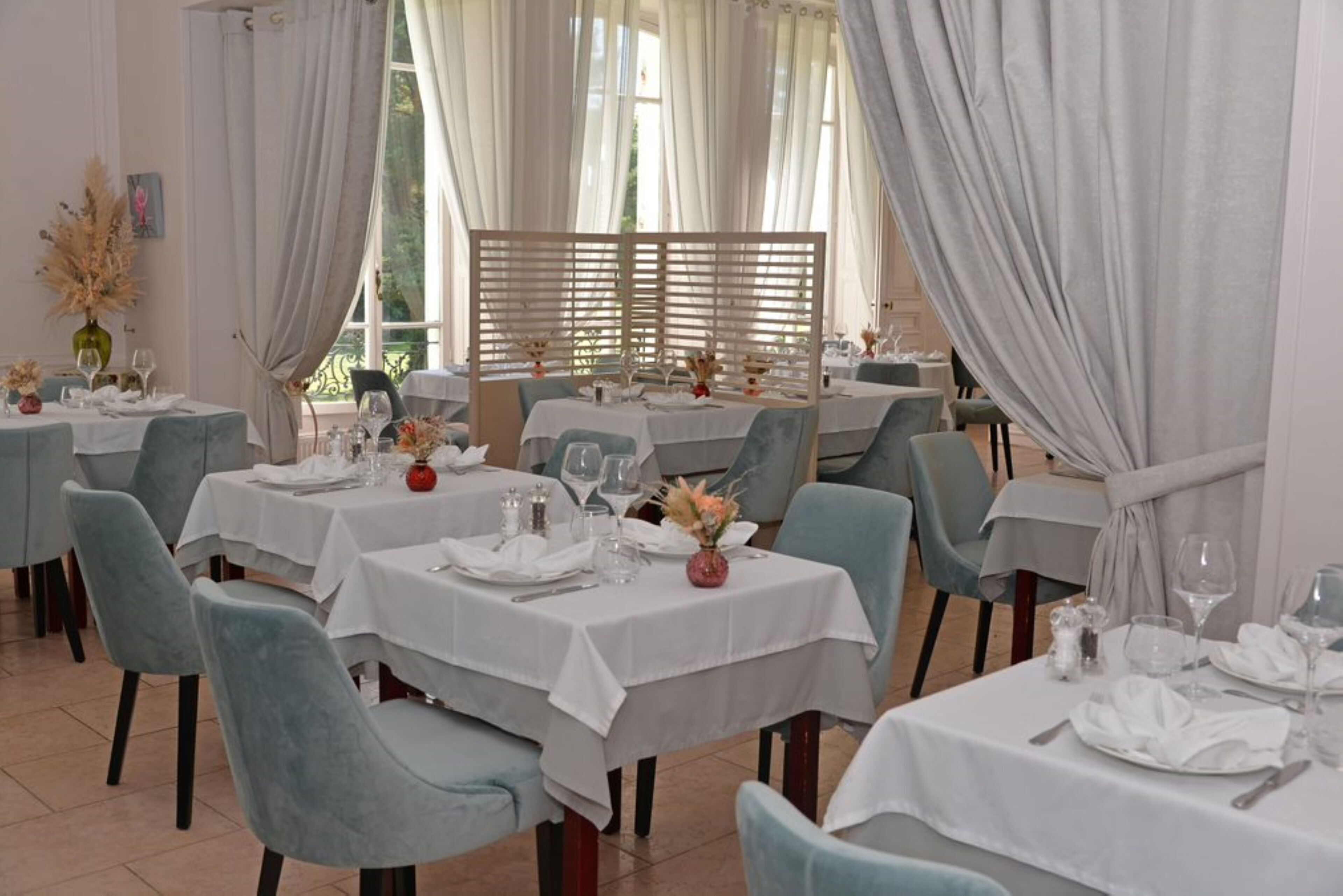 breakfast, lunch, dinner served; french cuisine