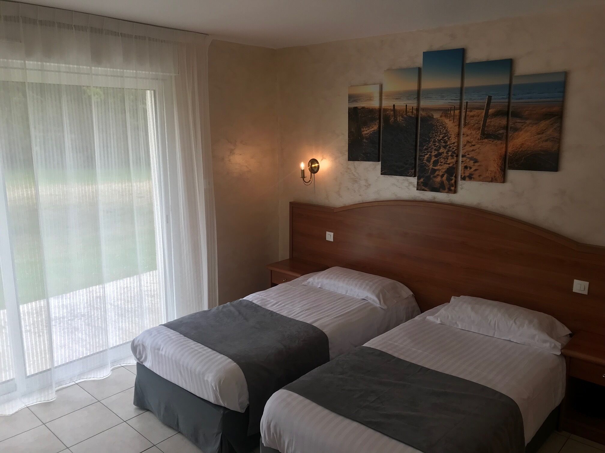 standard twin room, garden view | desk, soundproofing, rollaway beds