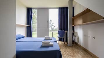 Desk, iron/ironing board, free WiFi, bed sheets