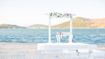 Private beach, sun-loungers, beach umbrellas, waterskiing