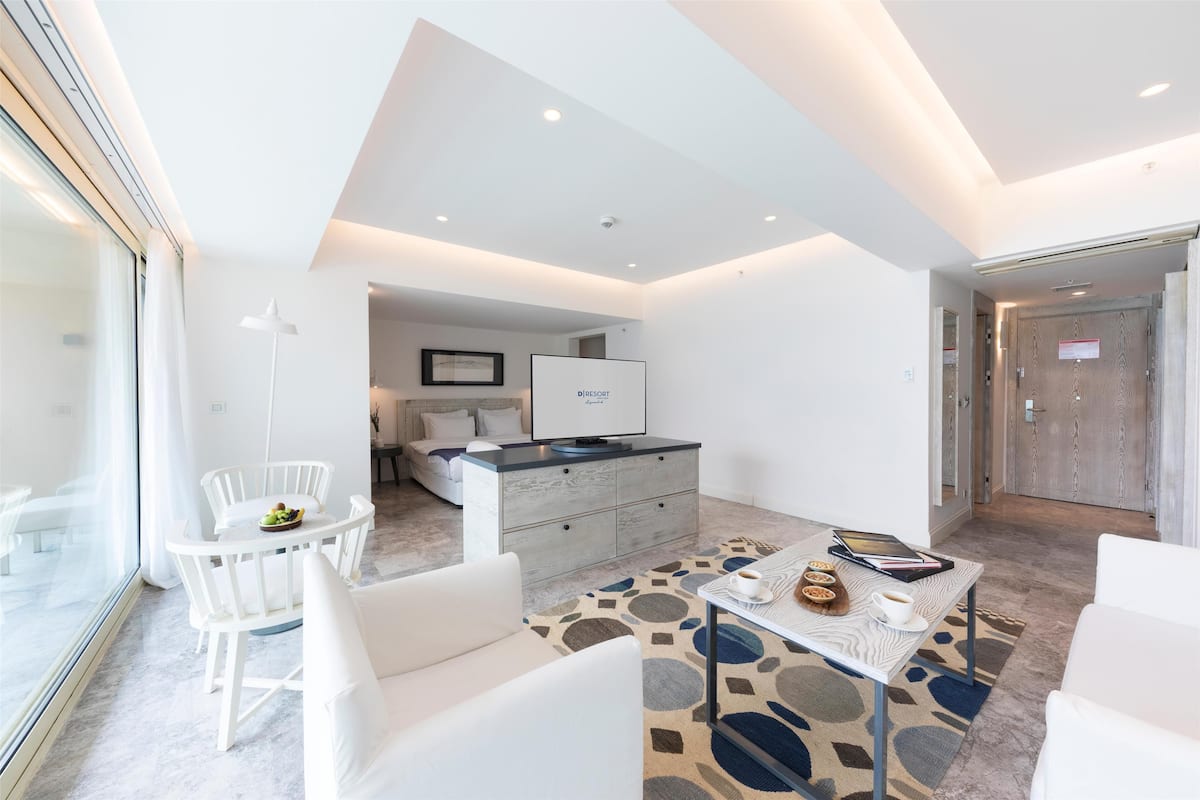 Junior Room, Sea View