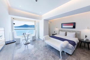 Ropa de cama de alta calidad y minibar 