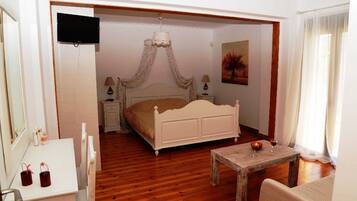Deluxe House, 3 Bedrooms, Sea View | Premium bedding, down comforters, memory foam beds, minibar