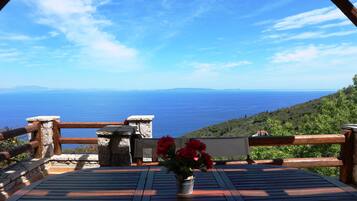 House, 3 Bedrooms, Sea View | Terrace/patio