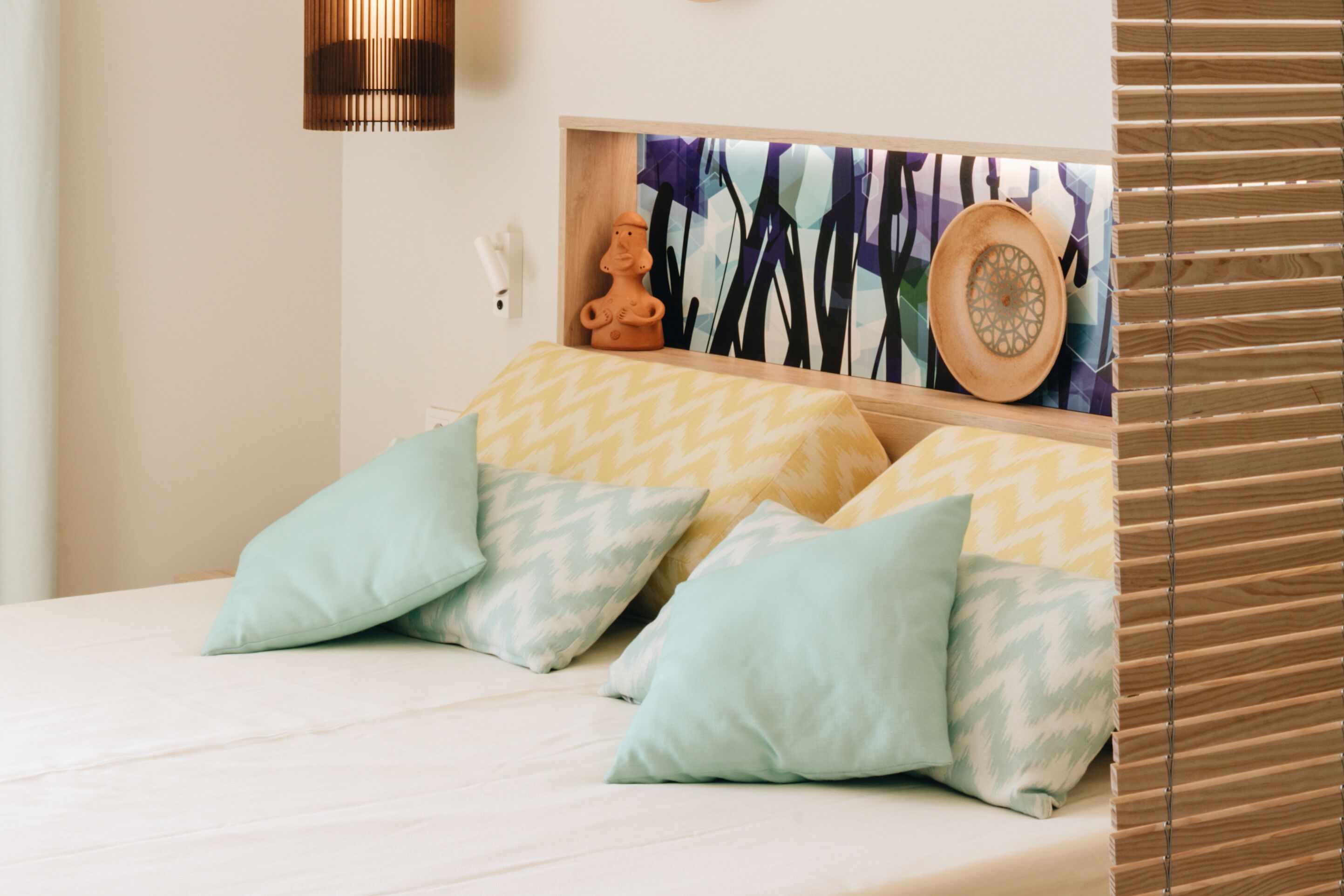 Studio – comfort, utsikt mot bukt, 1. etasje | Safe på rommet, blendingsgardiner og strykejern/-brett