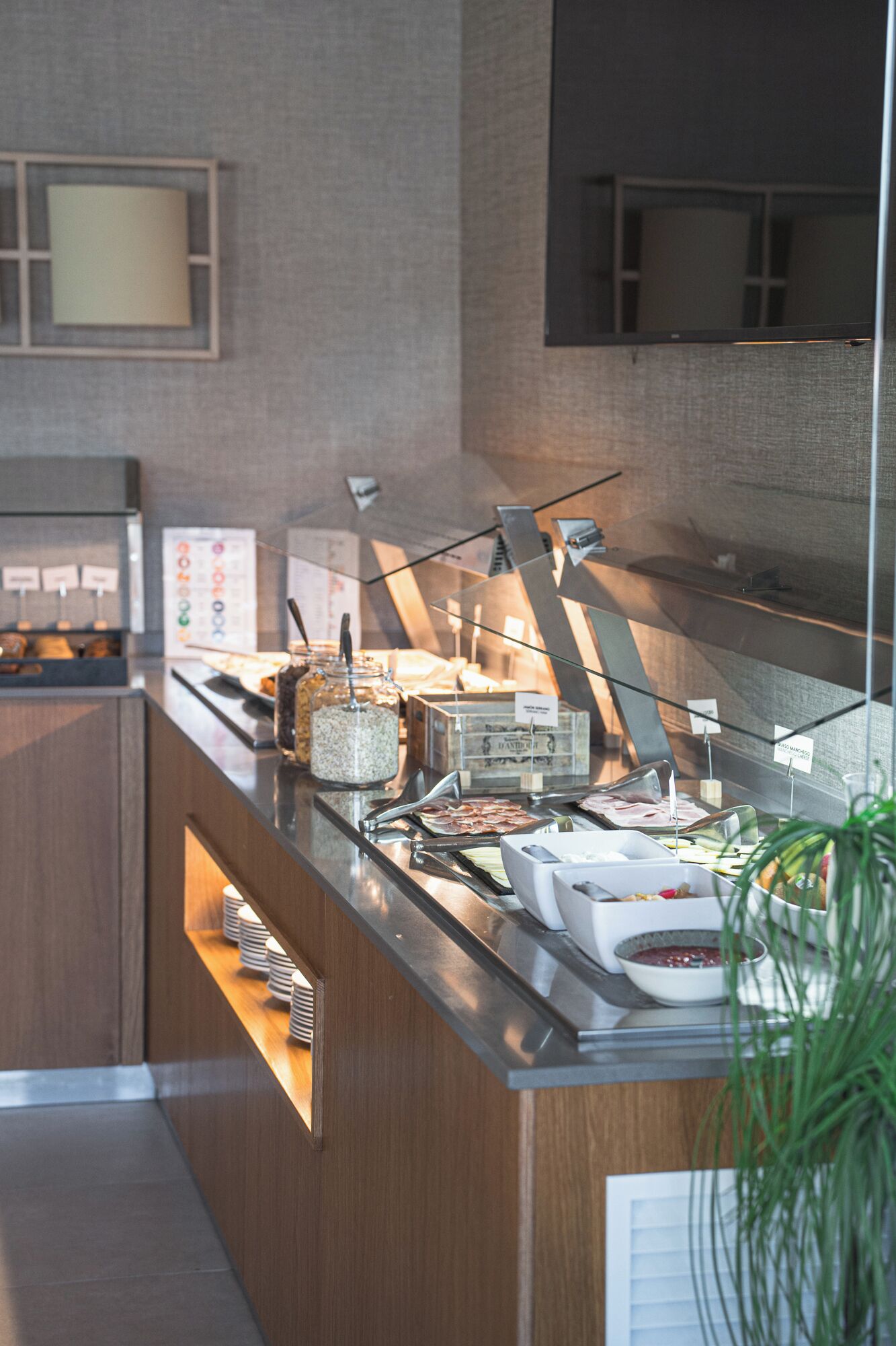 Buffet breakfast for a fee on weekends