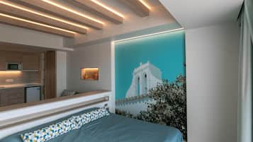 Caja fuerte, cortinas opacas, tabla de planchar con plancha